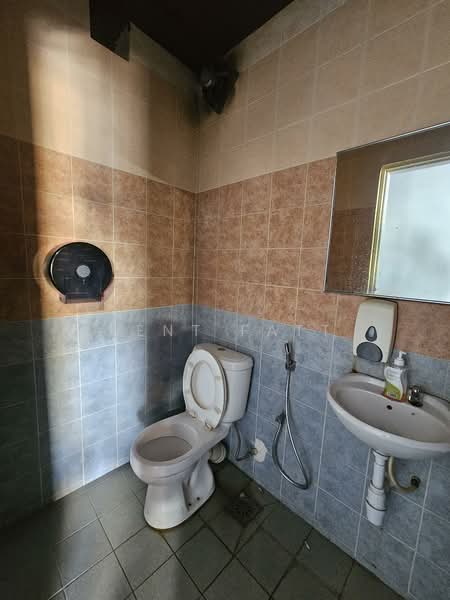 Shop / Office for Rent in Taman Cheras (Cheras) - Kent Fatt - Bathroom - PropertyGuru.com.my