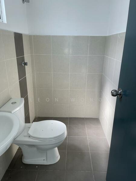 2-storey Terraced House for Sale in Taman Scientex Rawang (Rawang) - LEON WONG - Bathroom - PropertyGuru.com.my