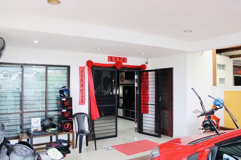 2.5-storey Terraced House for Sale in Bandar Bukit Tinggi 2 (Klang) - Ken Yap - Entrance - PropertyGuru.com.my