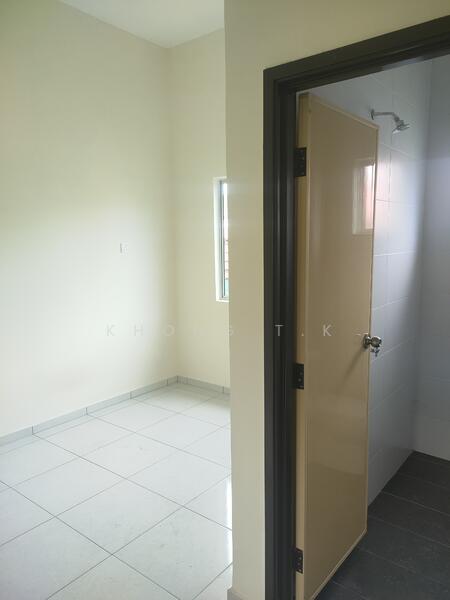 2nd Master Bedroom w/Bathroom