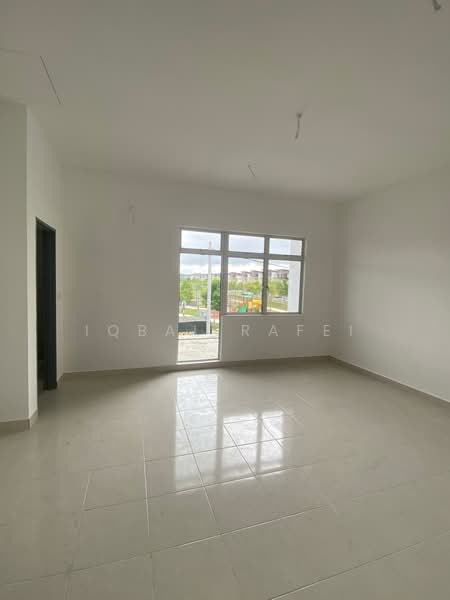 Rumah Teres 2-Tingkat untuk Dijual di Beranang (Selangor) - Iqbal Rafei - Living Room - PropertyGuru.com.my
