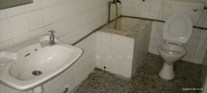 Kedai / Pejabat untuk Disewa di SS2 (Petaling Jaya) - FC Wong - Bathroom - PropertyGuru.com.my
