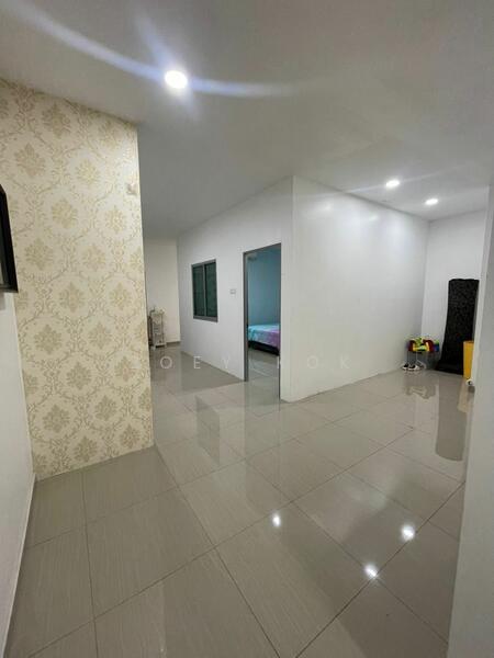 Shop / Office for Sale in Bandar Uda Utama (Johor Bahru) - Zoey Kok - Corridor - PropertyGuru.com.my