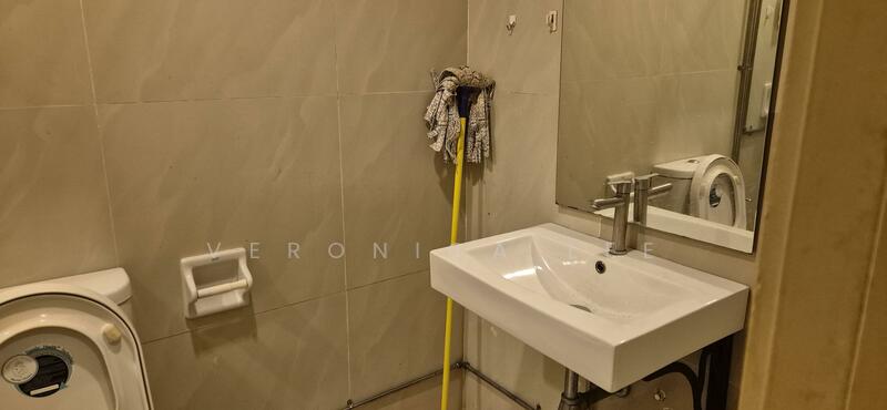 Parkview Service Apartment untuk Untuk Dijual - RM 390,000, Feb 2026 - Bathroom - PropertyGuru.com.my