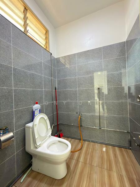 Shop for Sale in Bandar Uda Utama (Johor Bahru) - Cony Ong - Bathroom - PropertyGuru.com.my
