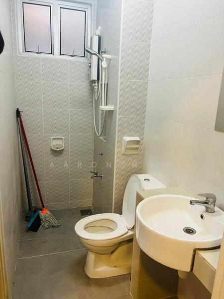 Apartment for Rent at Austin Suites (Permata Austin) - Aaron How - Bathroom - PropertyGuru.com.my