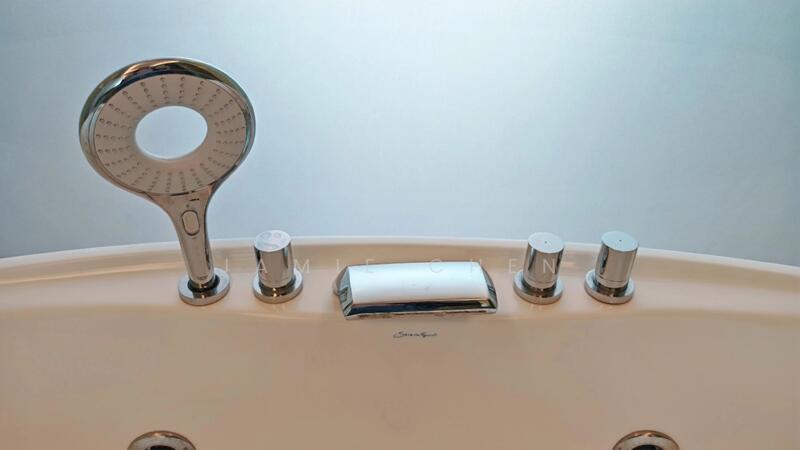 Kediaman Servis untuk Dijual di Quadro Residences - Jamie Chen - Bathroom - PropertyGuru.com.my