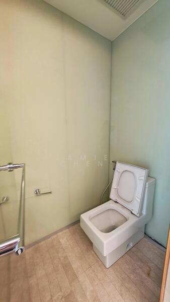 Kediaman Servis untuk Dijual di Quadro Residences - Jamie Chen - Bathroom - PropertyGuru.com.my