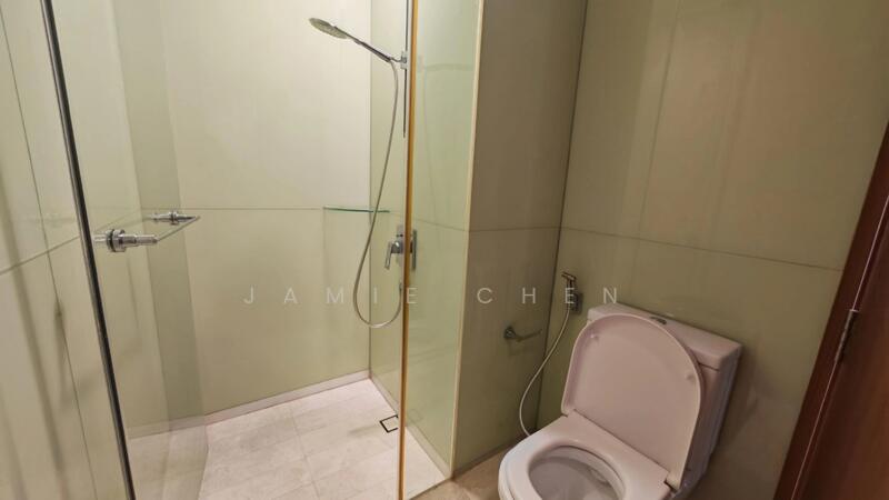 Kediaman Servis untuk Dijual di Quadro Residences - Jamie Chen - Bathroom - PropertyGuru.com.my
