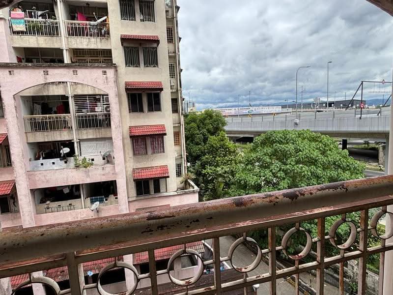 Pangsapuri untuk Dijual di Ixora Apartments - Michael Yeo - Balcony - PropertyGuru.com.my