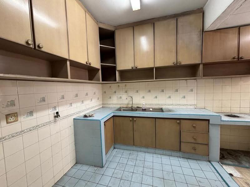 Pangsapuri untuk Dijual di Ixora Apartments - Michael Yeo - Kitchen - PropertyGuru.com.my