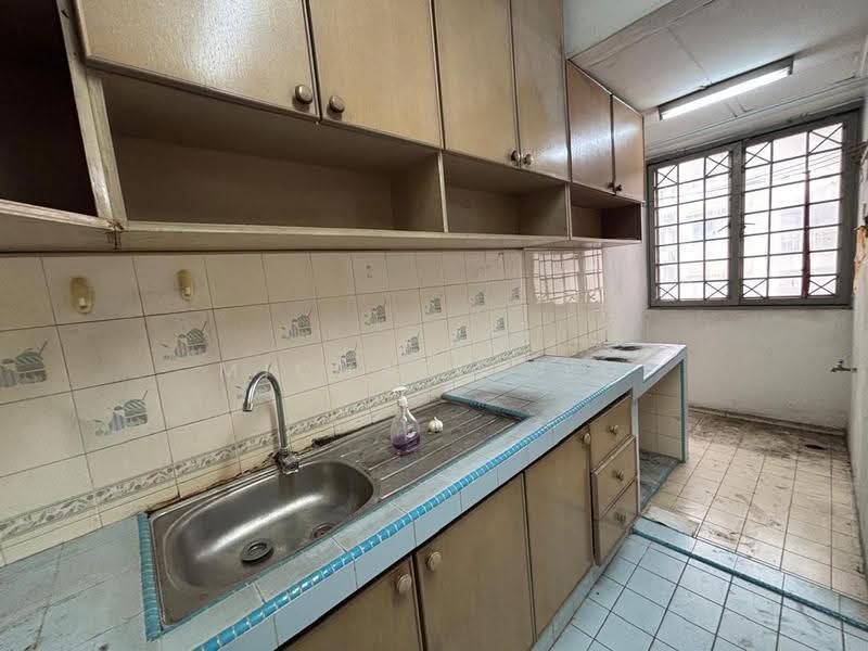 Pangsapuri untuk Dijual di Ixora Apartments - Michael Yeo - Kitchen - PropertyGuru.com.my