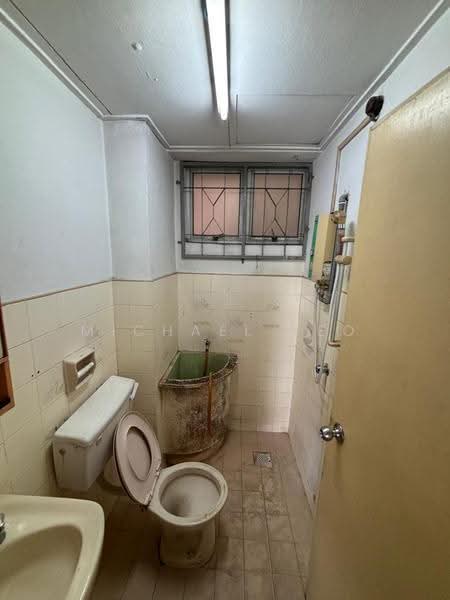 Pangsapuri untuk Dijual di Ixora Apartments - Michael Yeo - Bathroom - PropertyGuru.com.my
