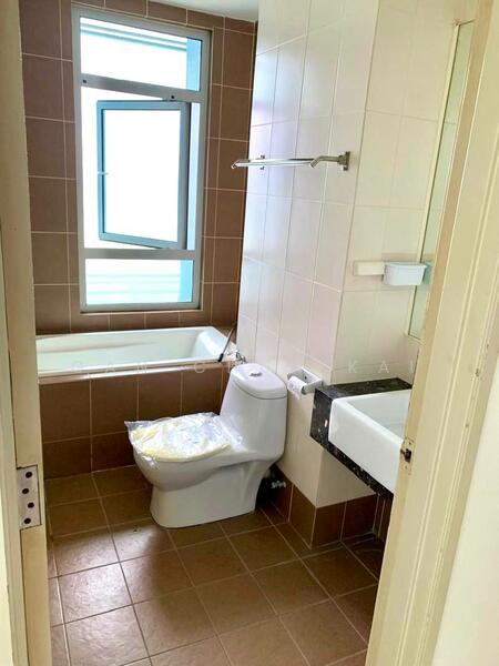 Condominium for Rent at 10 Island Resort - Gan Chun Kai - Bathroom - PropertyGuru.com.my