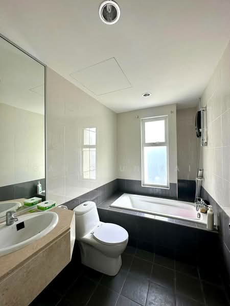 Servis Apartment untuk Disewa di Birch Regency @ Penang Times Square - Gan Chun Kai - Bathroom - PropertyGuru.com.my