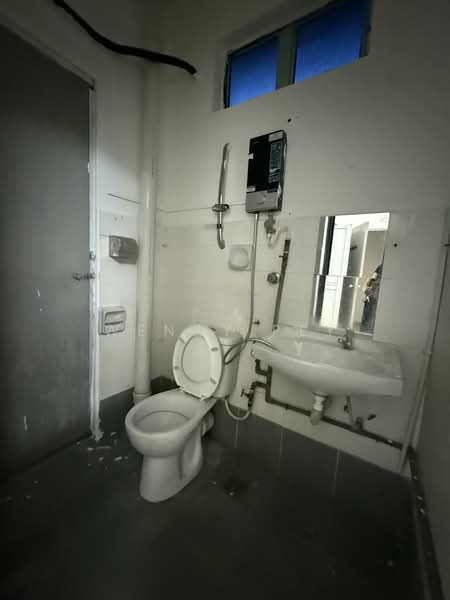 Rumah Teres 2 Tingkat untuk Dijual di Taman Baiduri (Butterworth) - Wendy Pey - Bathroom - PropertyGuru.com.my