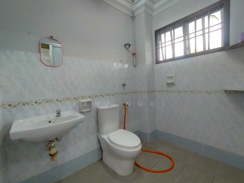 2-storey Terraced House for Sale in Taman Setia Indah (Tebrau) - Jane Ngoi - Bathroom - PropertyGuru.com.my
