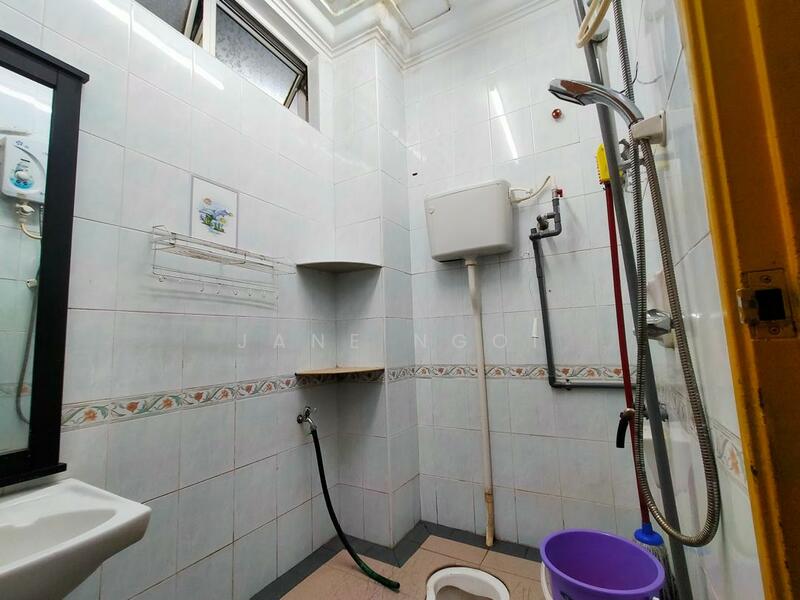 2-storey Terraced House for Sale in Taman Setia Indah (Tebrau) - Jane Ngoi - Bathroom - PropertyGuru.com.my