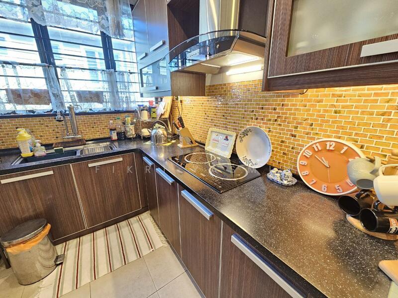Taman Dagang Permai untuk Untuk Dijual - RM 1,350,000, Feb 2026 - Kitchen - PropertyGuru.com.my