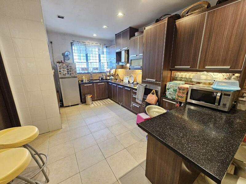 Taman Dagang Permai untuk Untuk Dijual - RM 1,350,000, Feb 2026 - Kitchen - PropertyGuru.com.my