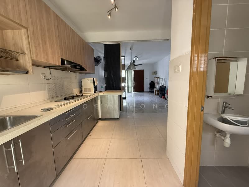Townhouse for Sale in 16 Sierra (Puchong) - Joey Wong - Kitchen - PropertyGuru.com.my