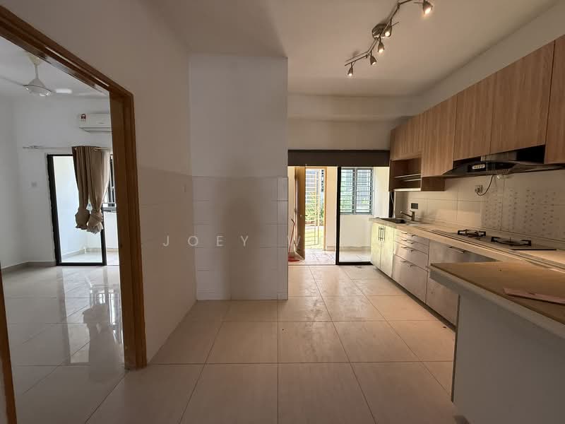 Townhouse for Sale in 16 Sierra (Puchong) - Joey Wong - Kitchen - PropertyGuru.com.my
