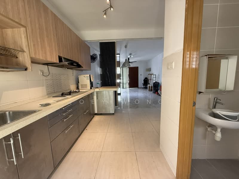 Townhouse for Sale in 16 Sierra (Puchong) - Joey Wong - Kitchen - PropertyGuru.com.my