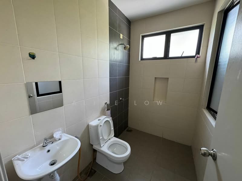 2-storey Terraced House for Sale in Rawang (Selangor) - Alice Low - Bathroom - PropertyGuru.com.my
