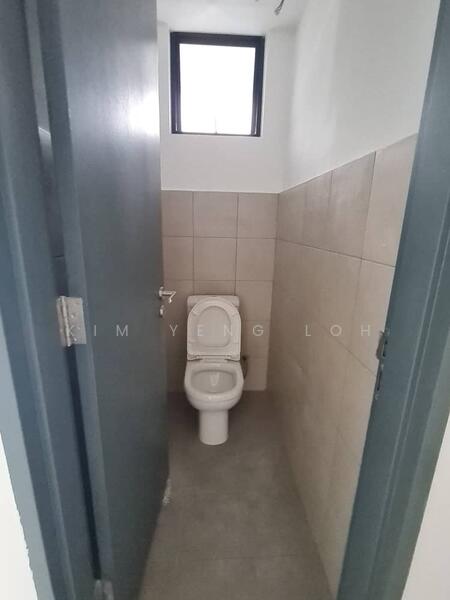 Kedai untuk Dijual di Iskandar Puteri (Nusajaya) (Johor) - Kim Yeng Loh - Bathroom - PropertyGuru.com.my