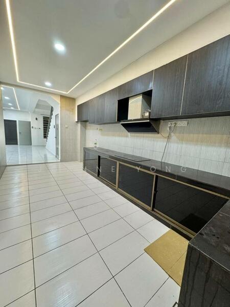 2 Storey Terrace House @ KSL Bestari Indah Lily(Fasa 1), 18 Jln Bestari Indah 5/2,Tmn Bestari Indah untuk Untuk Dijual - RM 698,000, Apr 2026 - Kitchen - PropertyGuru.com.my