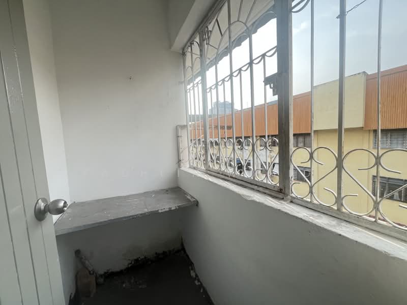 Rumah Flat untuk Dijual di SS 13 Flat - Fadhlin Wahid - Balcony - PropertyGuru.com.my