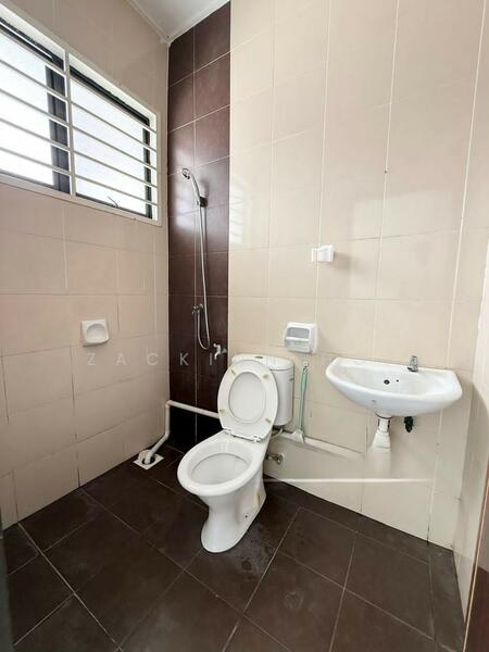 1-storey Terraced House for Sale in Bandar Putera 2 (Klang) - Zackinn Hoi - Bathroom - PropertyGuru.com.my