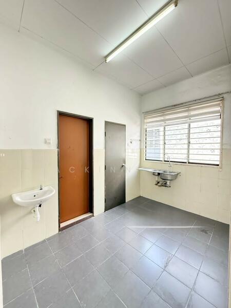 1-storey Terraced House for Sale in Bandar Putera 2 (Klang) - Zackinn Hoi - Kitchen - PropertyGuru.com.my