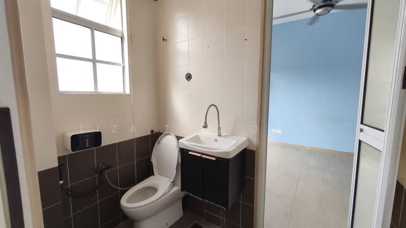 Townhouse for Sale in Damansara Jaya (Petaling Jaya) - Liza Tieo Quek Hoon - Bathroom - PropertyGuru.com.my