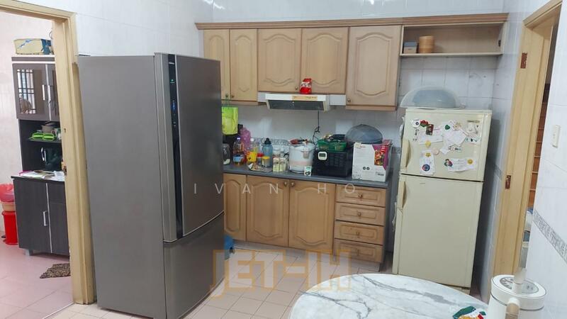 U8, Taman Bukit Jelutong untuk Untuk Dijual - RM 1,350,000, Mac 2026 - Kitchen - PropertyGuru.com.my