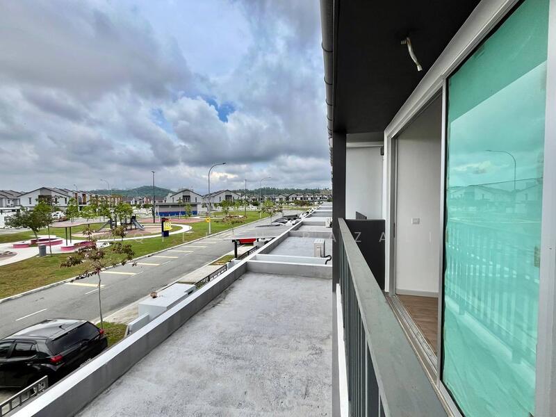 Rumah Teres 2 Tingkat untuk Dijual di Semenyih (Selangor) - Aqillah Razali - Balcony - PropertyGuru.com.my