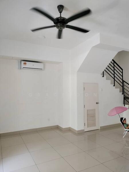 3-storey Terraced House for Sale in Seri Kembangan (Selangor) - Grace Oon - Living Room - PropertyGuru.com.my