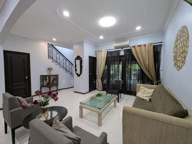 2-storey Terraced House for Sale in Kota Damansara (Selangor) - Nazri Hassan - Living Room - PropertyGuru.com.my