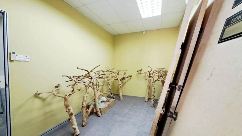 Interior Pusat perdagangan alam jaya