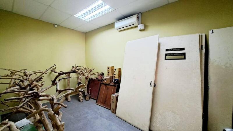 Interior Pusat perdagangan alam jaya