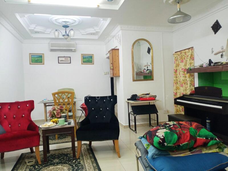 2-storey Terraced House for Sale in Bandar Baru Puncak Alam (Puncak Alam) - Hasnol Hafiz - Living Room - PropertyGuru.com.my