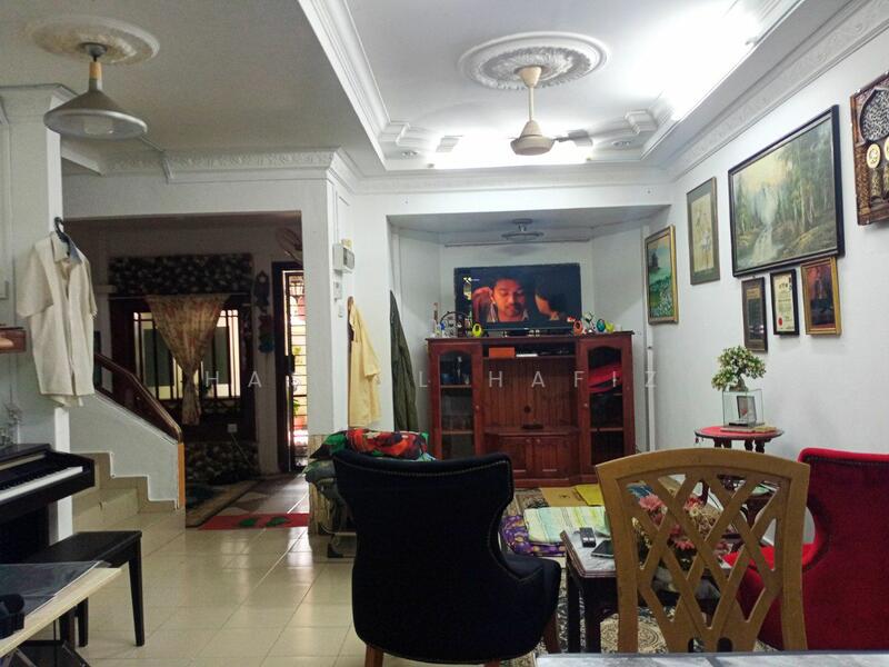2-storey Terraced House for Sale in Bandar Baru Puncak Alam (Puncak Alam) - Hasnol Hafiz - Living Room - PropertyGuru.com.my