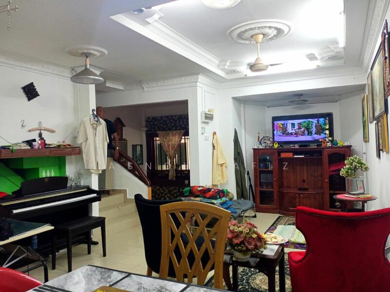 2-storey Terraced House for Sale in Bandar Baru Puncak Alam (Puncak Alam) - Hasnol Hafiz - Living Room - PropertyGuru.com.my