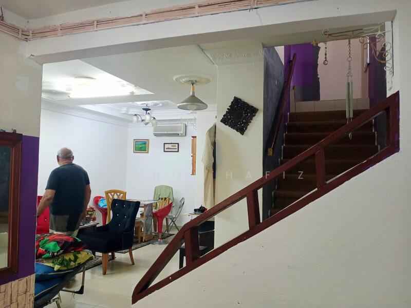 2-storey Terraced House for Sale in Bandar Baru Puncak Alam (Puncak Alam) - Hasnol Hafiz - Living Room - PropertyGuru.com.my