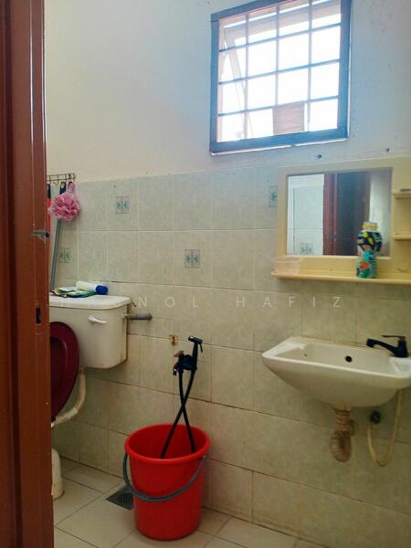 2-storey Terraced House for Sale in Bandar Baru Puncak Alam (Puncak Alam) - Hasnol Hafiz - Bathroom - PropertyGuru.com.my