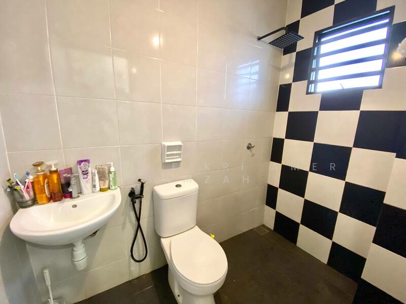 2-storey Terraced House for Sale in Taman Saujana KLIA (Sepang) - Ahmad Fikri Amer Hamzah - Bathroom - PropertyGuru.com.my