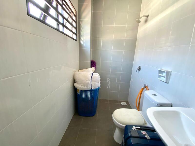 2-storey Terraced House for Sale in Taman Saujana KLIA (Sepang) - Ahmad Fikri Amer Hamzah - Bathroom - PropertyGuru.com.my