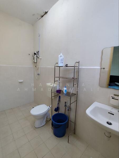 Rumah Banglo untuk Dijual di Bandar Tasik Senangin (Lenggeng) - Haslinda Ahmad Razali - Bathroom - PropertyGuru.com.my