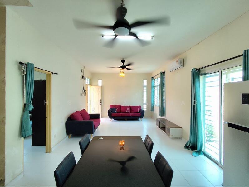 Rumah Banglo untuk Dijual di Bandar Tasik Senangin (Lenggeng) - Haslinda Ahmad Razali - Living Room - PropertyGuru.com.my