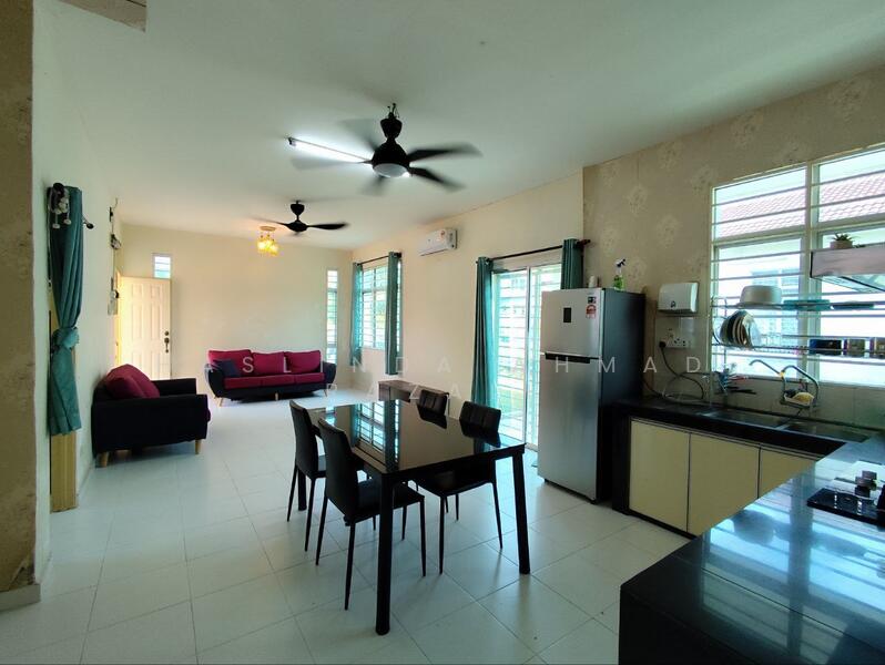 Rumah Banglo untuk Dijual di Bandar Tasik Senangin (Lenggeng) - Haslinda Ahmad Razali - Living Room - PropertyGuru.com.my